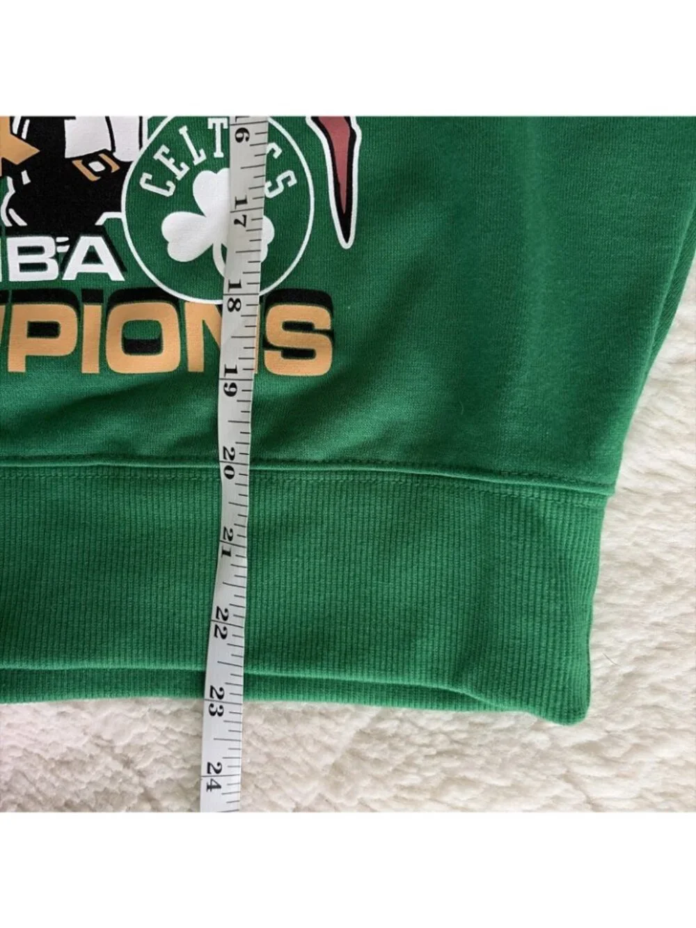 Old Navy NBA Boston Celtics Pullover Sweater NWT 8 Medium Boys